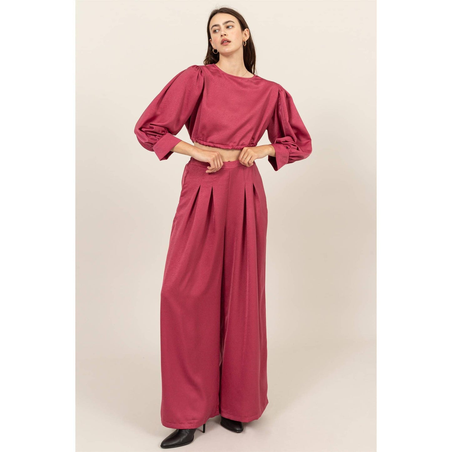 SET-SATIN CROP TOP AND PANTS SET