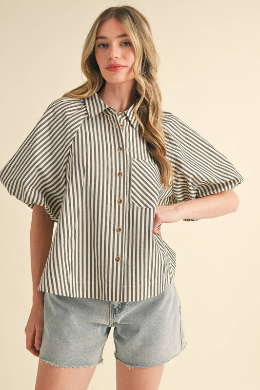 STRIPED BUBBLE SLEEVE BUTTON DOWN TOP M